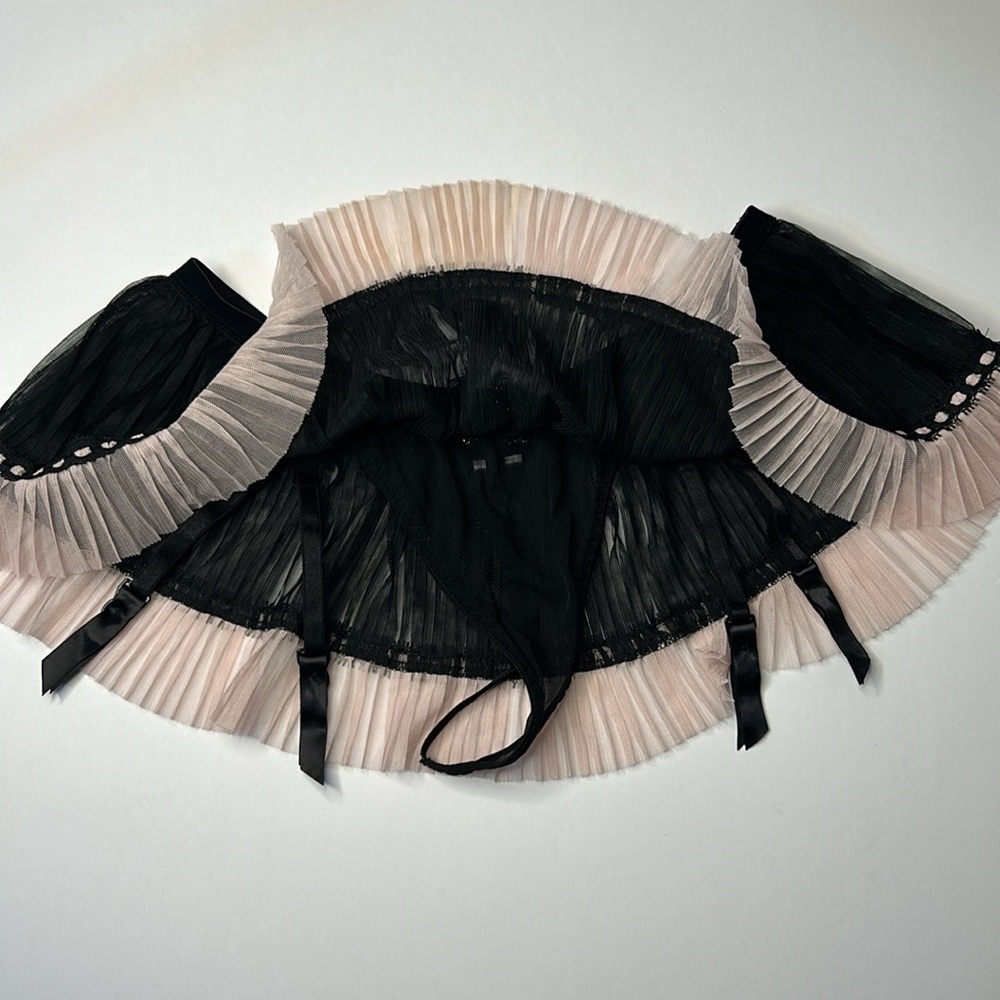 Seductivewear by Cinema Sheer Tulle Pleated Mini Skirt with Garters & Thong Sz M - Picture 7 of 11